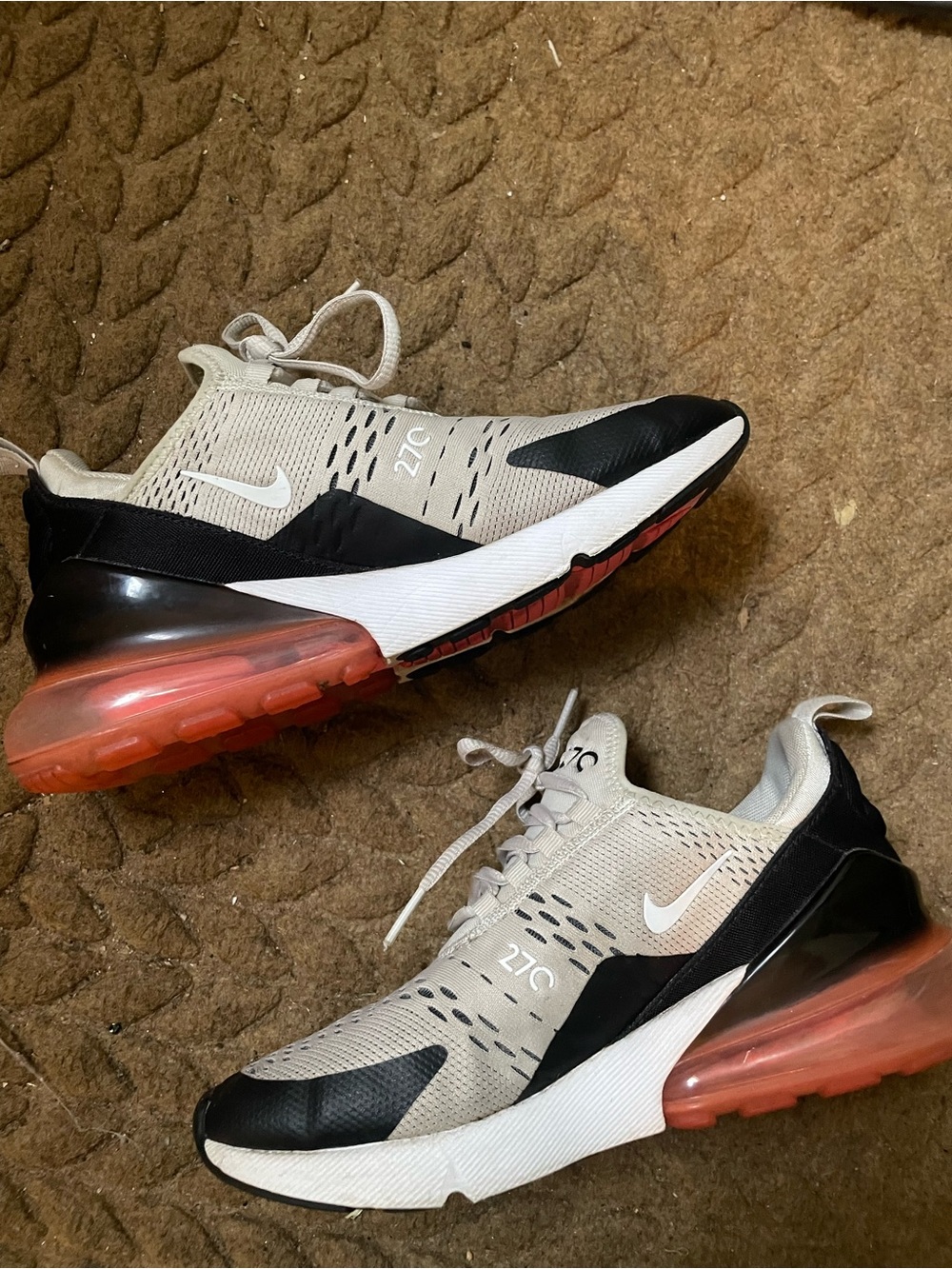 Nike Air Max 270 Sneakers in Light Bone Hot Punch - Picture 2 of 9